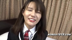 หนังโป๊สาวเกาหลีถูกไอ้หนุ่มยุ่นชักชวนมาเล่นหนังเอวี เธอแต่งชุดนักเรียนมาพร้อมเล่นเสียว